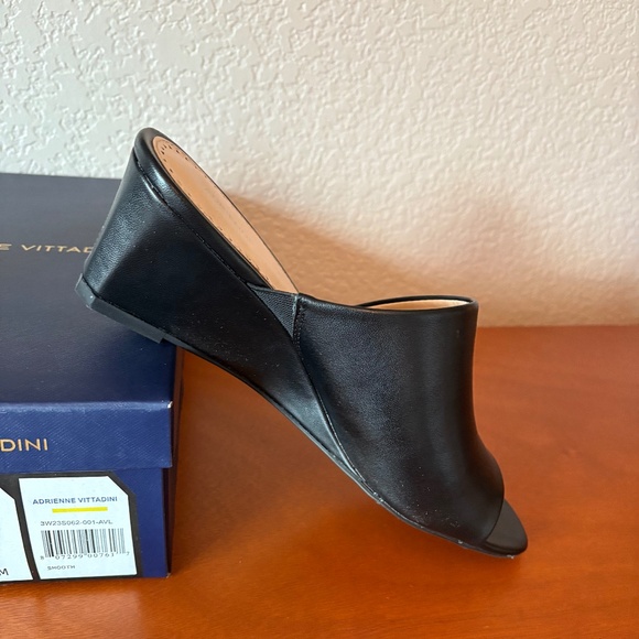 Adrienne Vittadini Adami Black Wedge Sandal, Size 10 - Picture 7 of 10